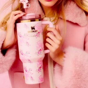 Loveshack Fancy 40 oz. Quencher Rosa Beaux Pink